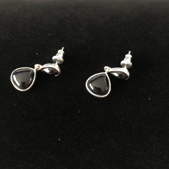 SILVER AND BLACK NECKLACE AND EARRINGS - Picture 3 of 4